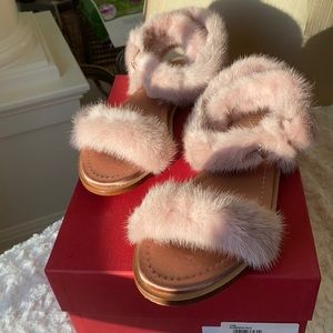 VALENTINO GARAVANI light rose pink mink sandals